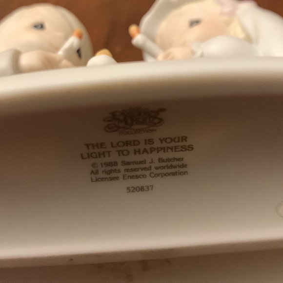 Precious Moments"Sharing the Good New Together"1991"Symbol of Membership"Figure - Picture 7 of 16